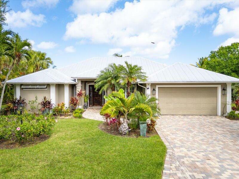 Property Photo: 1020 White Tail Avenue SW FL 32968