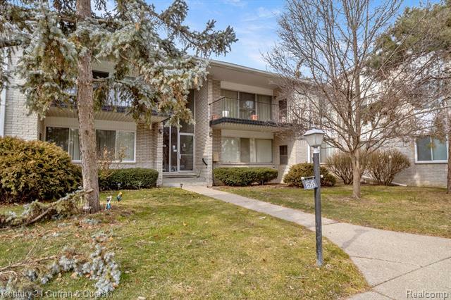 Property Photo: 8545 Kennedy Circle 3 MI 48093
