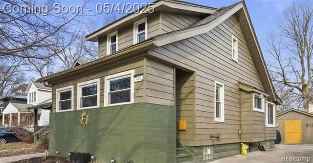 Property Photo:  918 N Washington Avenue  MI 48067 