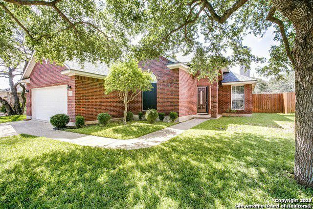 Property Photo: 8826 Brae Vista TX 78249