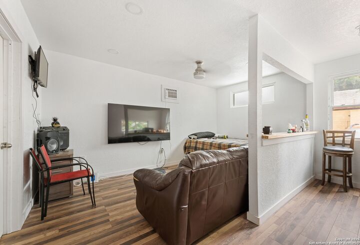 Property Photo: 1109 Essex TX 78210