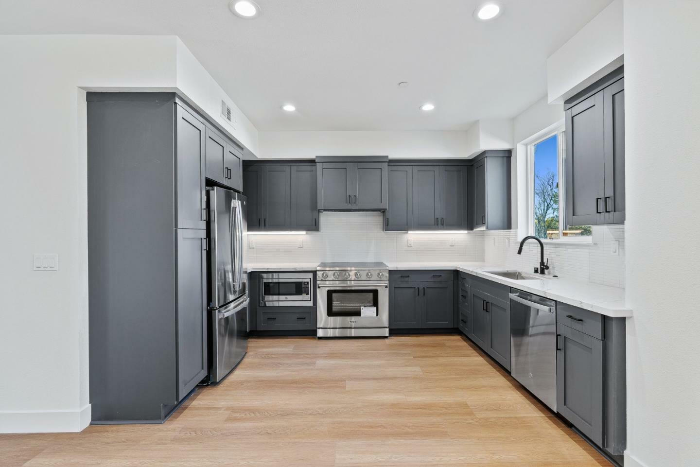 Property Photo: 935 Woodside Road CA 94061