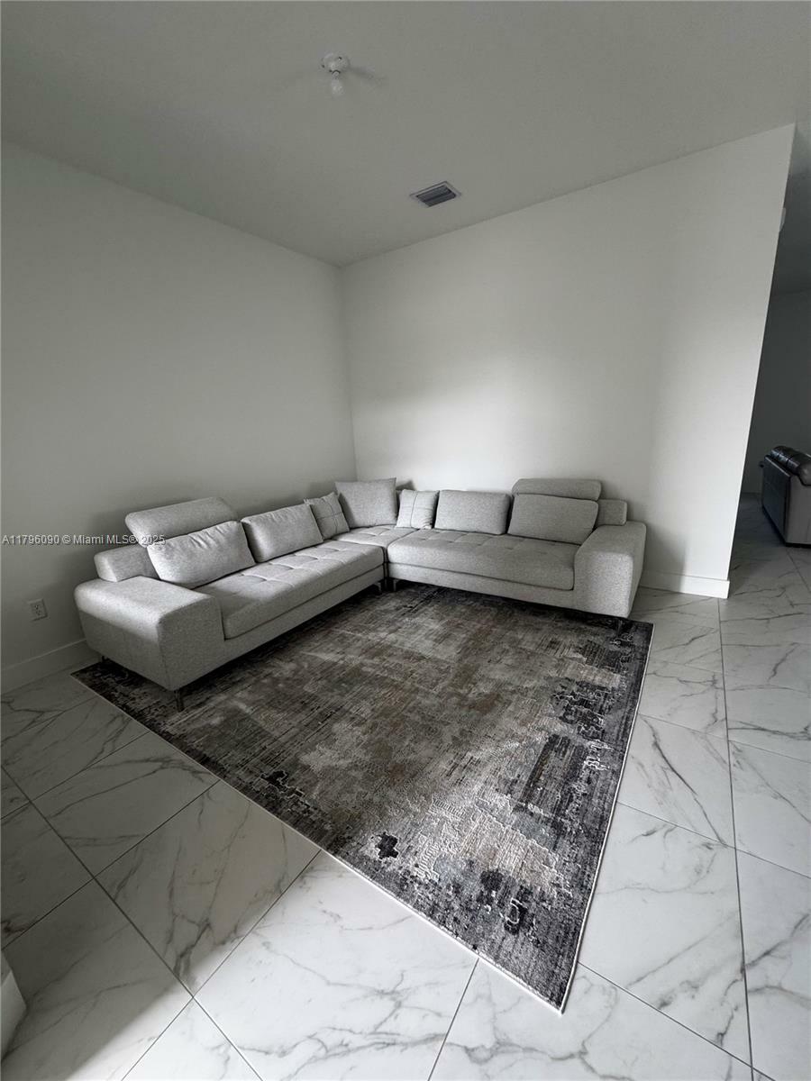 Property Photo: 4409 SW 173rd Ave FL 33029