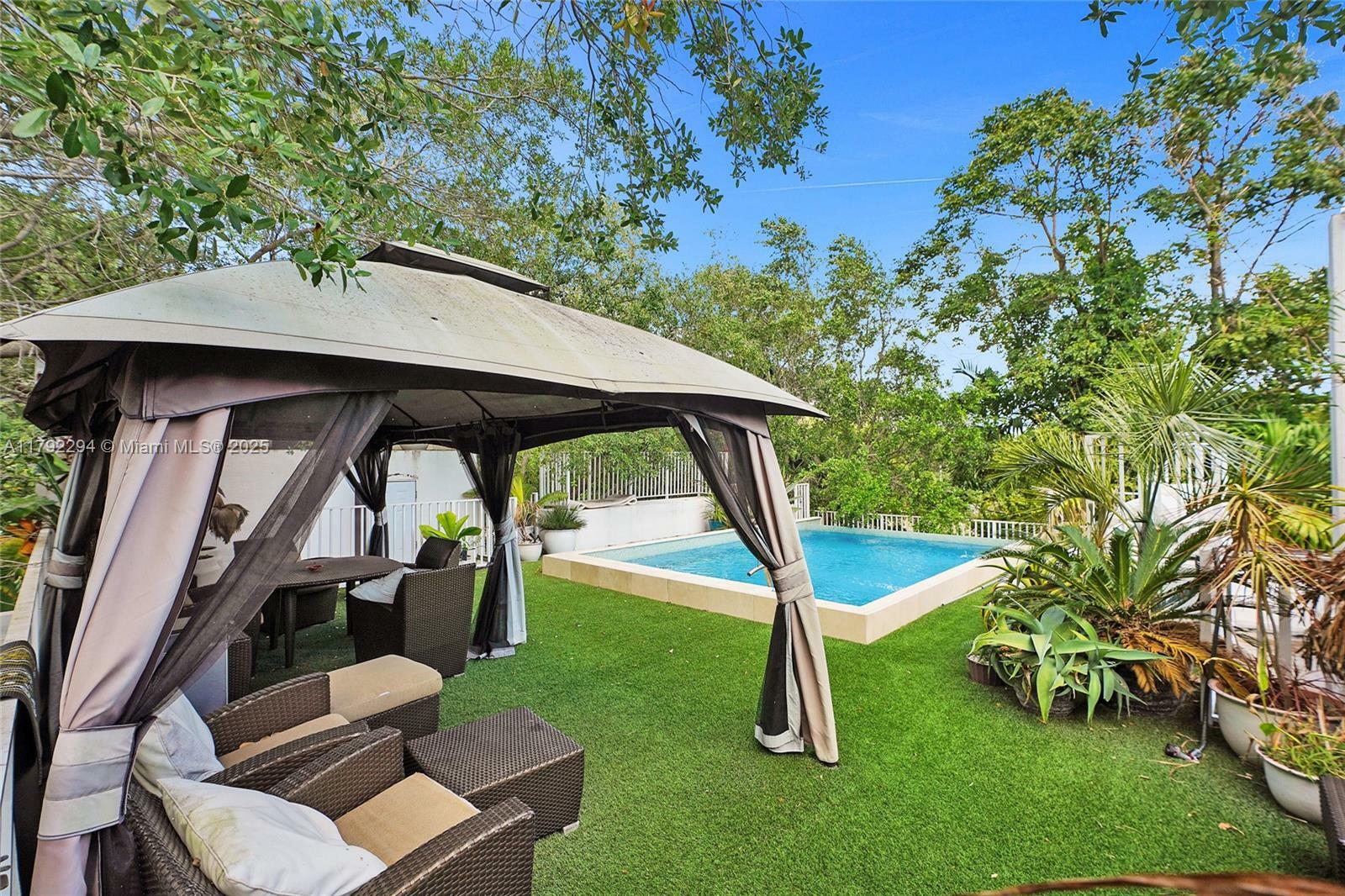 Property Photo: 3861 Kumquat Ave FL 33133