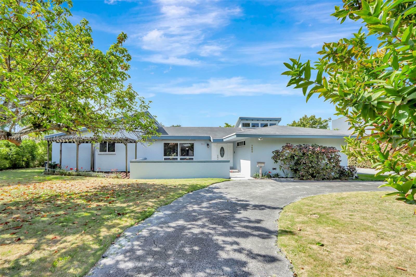 7600 SW 124th St  Pinecrest FL 33156 photo