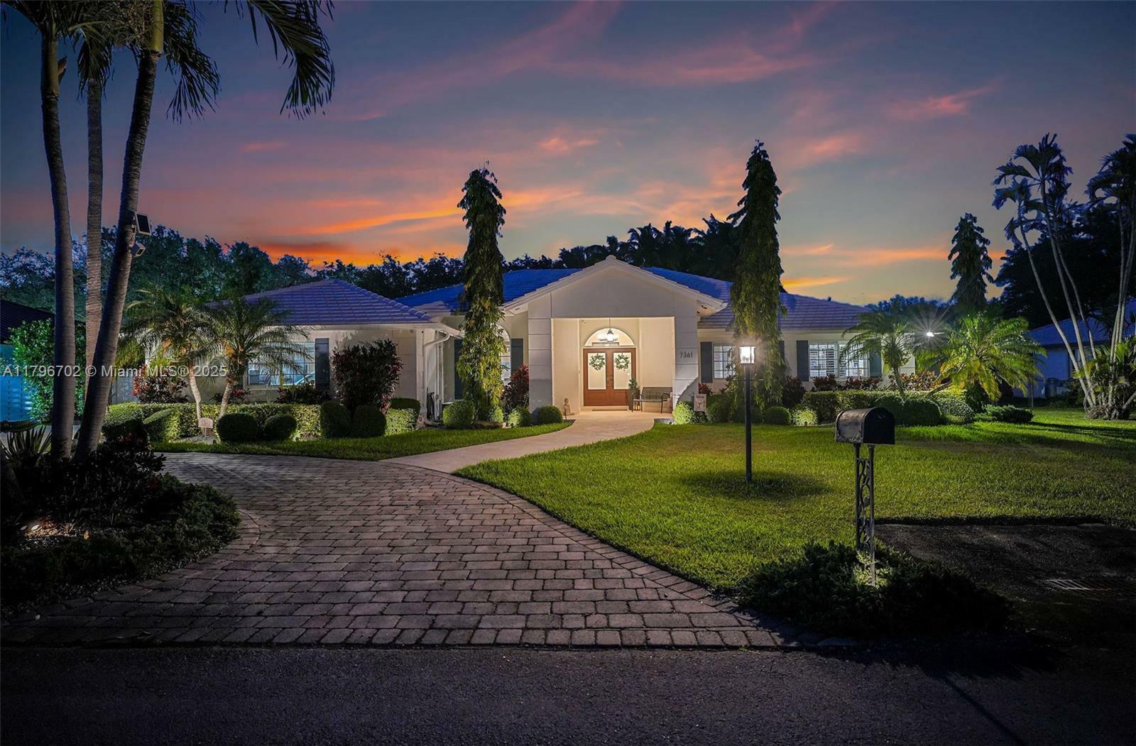 7361 SW 165th St  Palmetto Bay FL 33157 photo