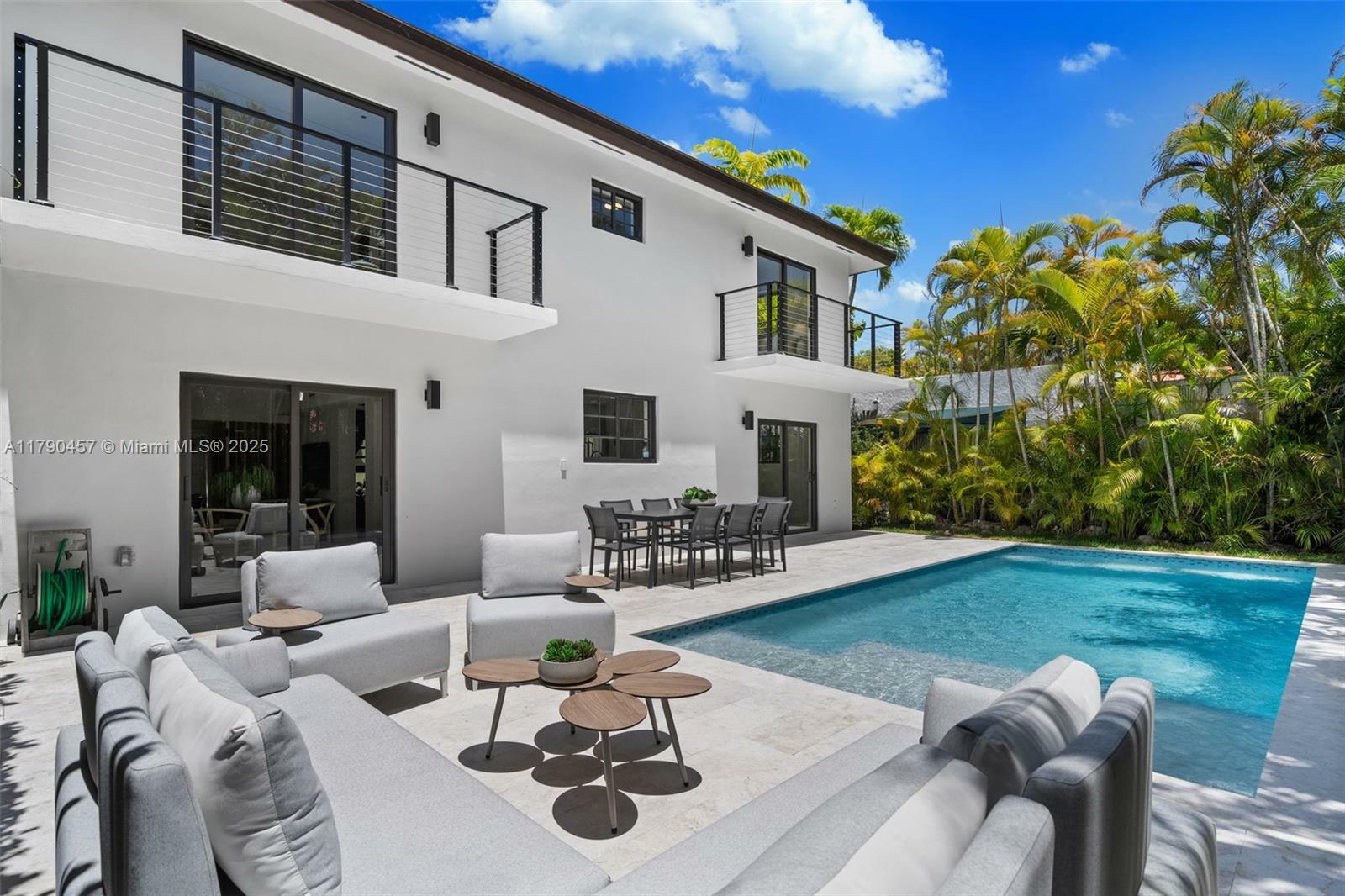 Property Photo: 516 Majorca Ave FL 33134