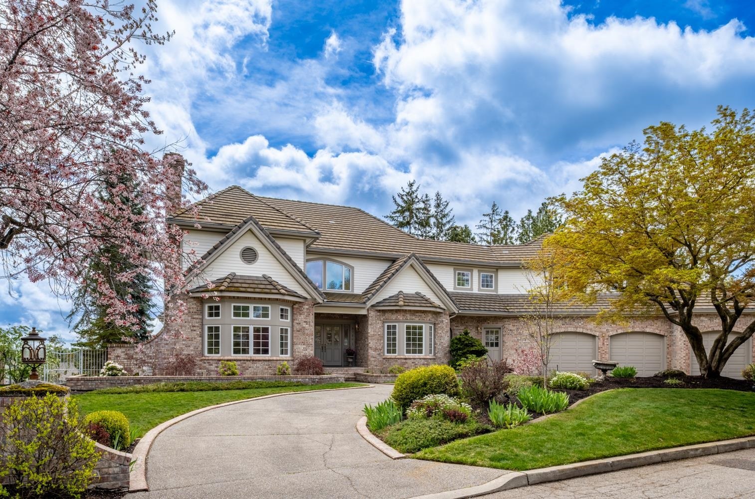 1714 E South Ridge Dr  Spokane WA 99223 photo