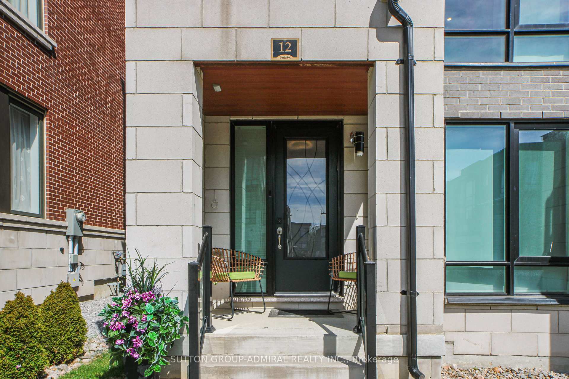 Property Photo: 12 Carrville Woods Circle ON L6A 4Z6