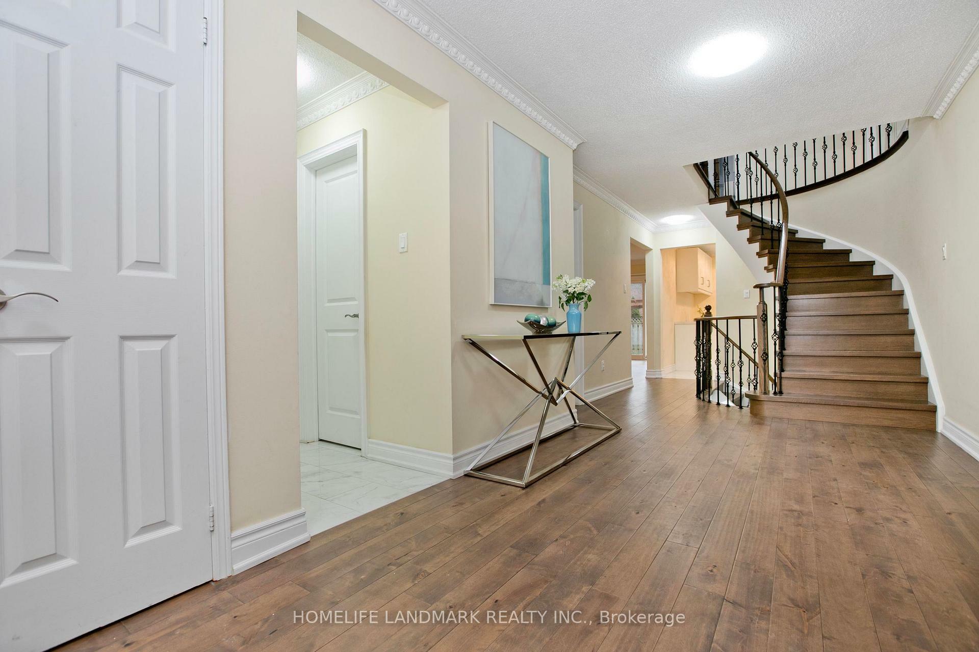 Property Photo: 124 Carrington Drive ON L4C 7Y9