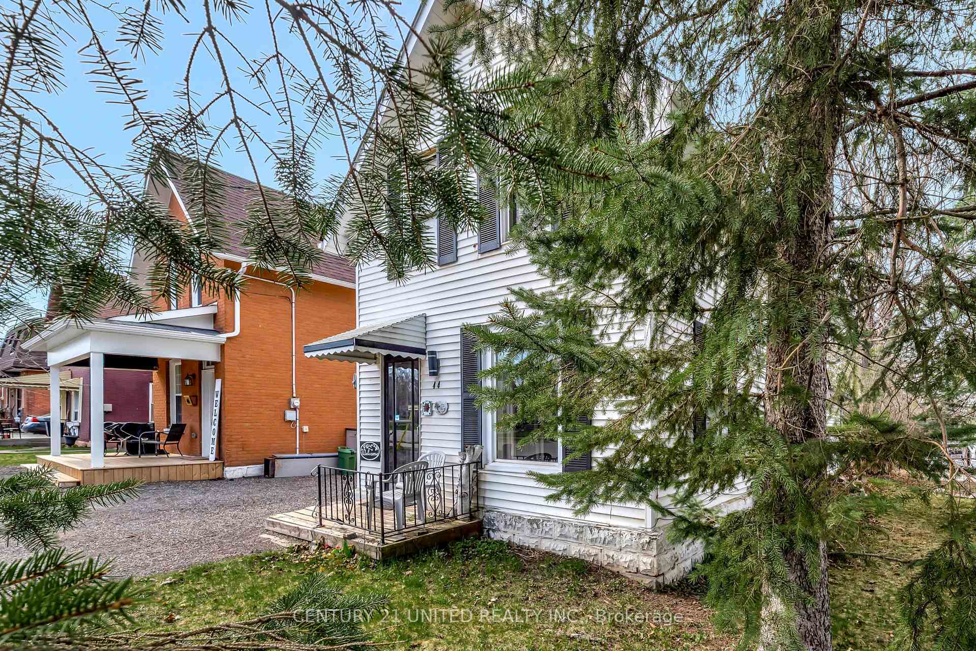 Property Photo: 44 Elgin Street ON K9V 3W3
