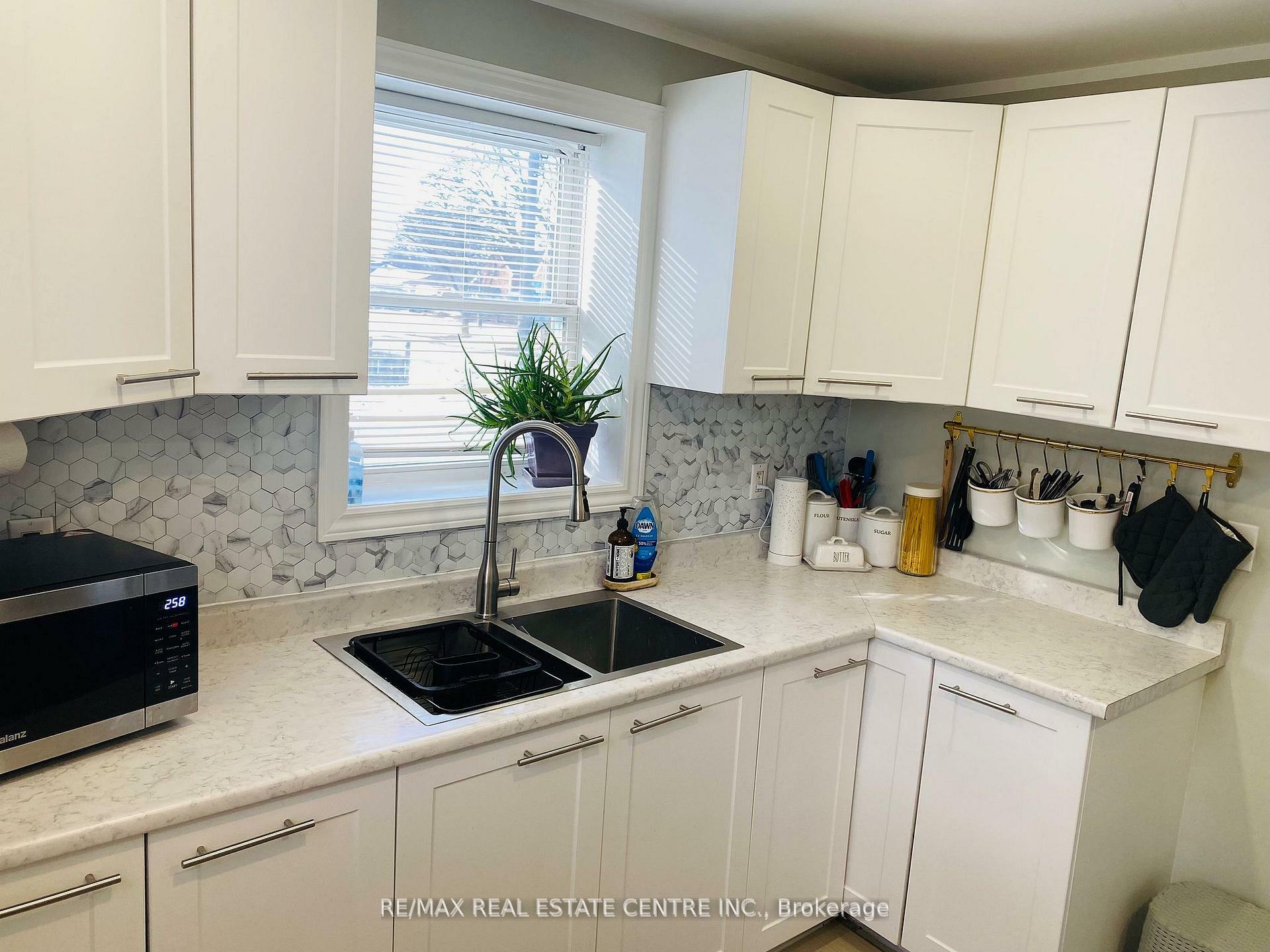 Property Photo:  664 Wallace Street  ON N8A 1K3 