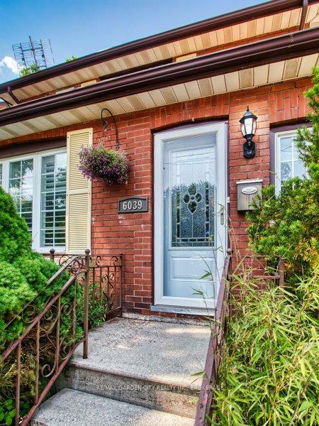 Property Photo: 6039 Symmes Street ON L2G 2G6