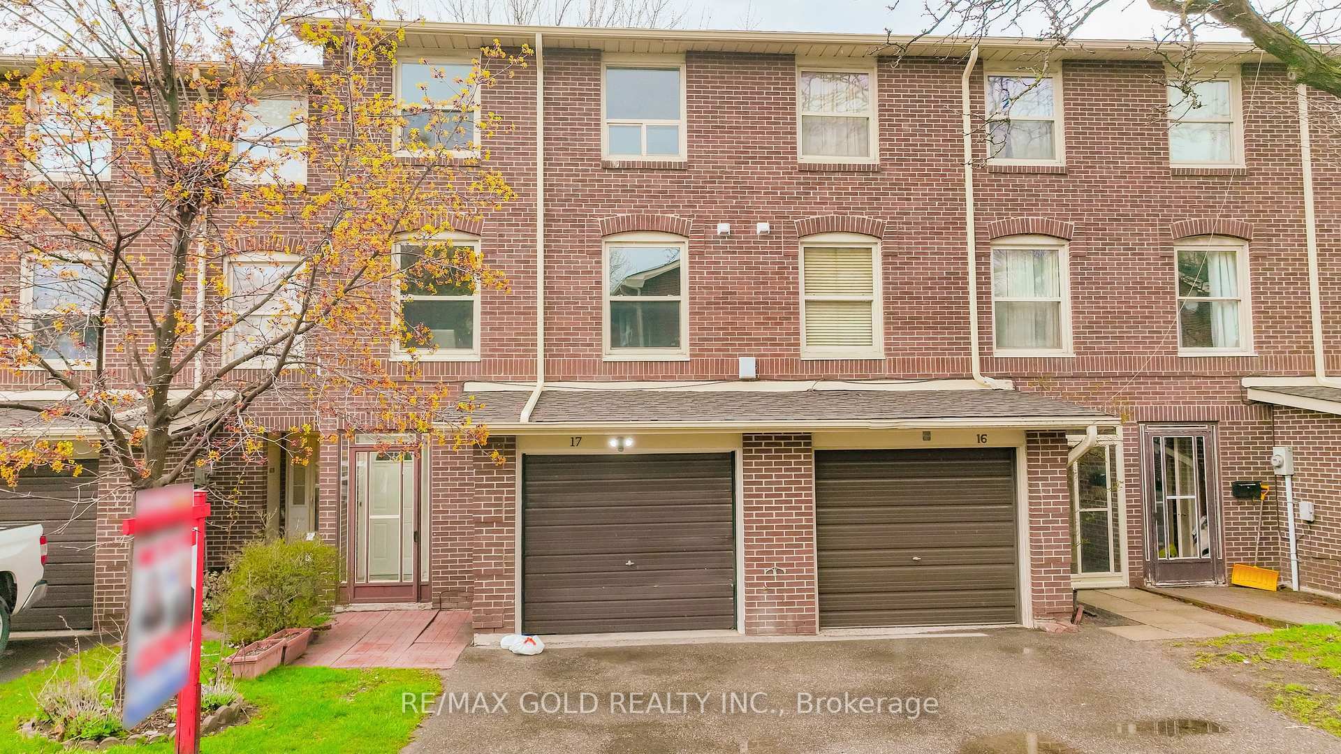 Property Photo: 17 Eden Park Drive ON L6T 3A5