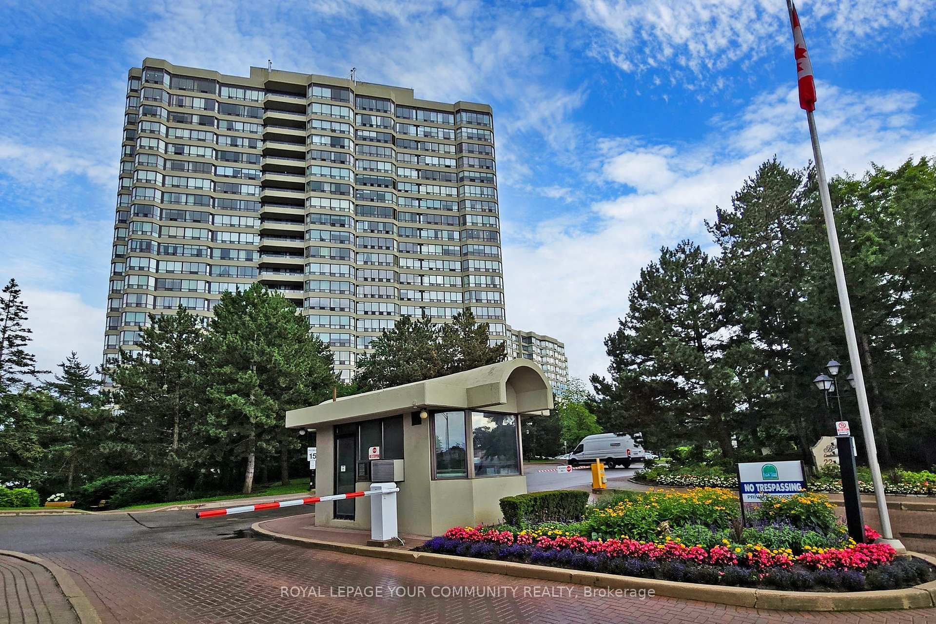 Property Photo: 24 Hanover Road 404 ON L6S 5K8
