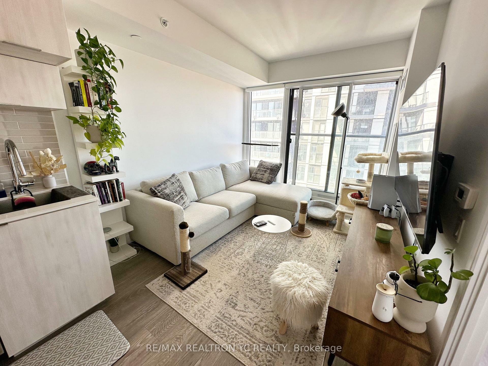 Property Photo:  181 Dundas Street E 3501  ON M5A 0N5 