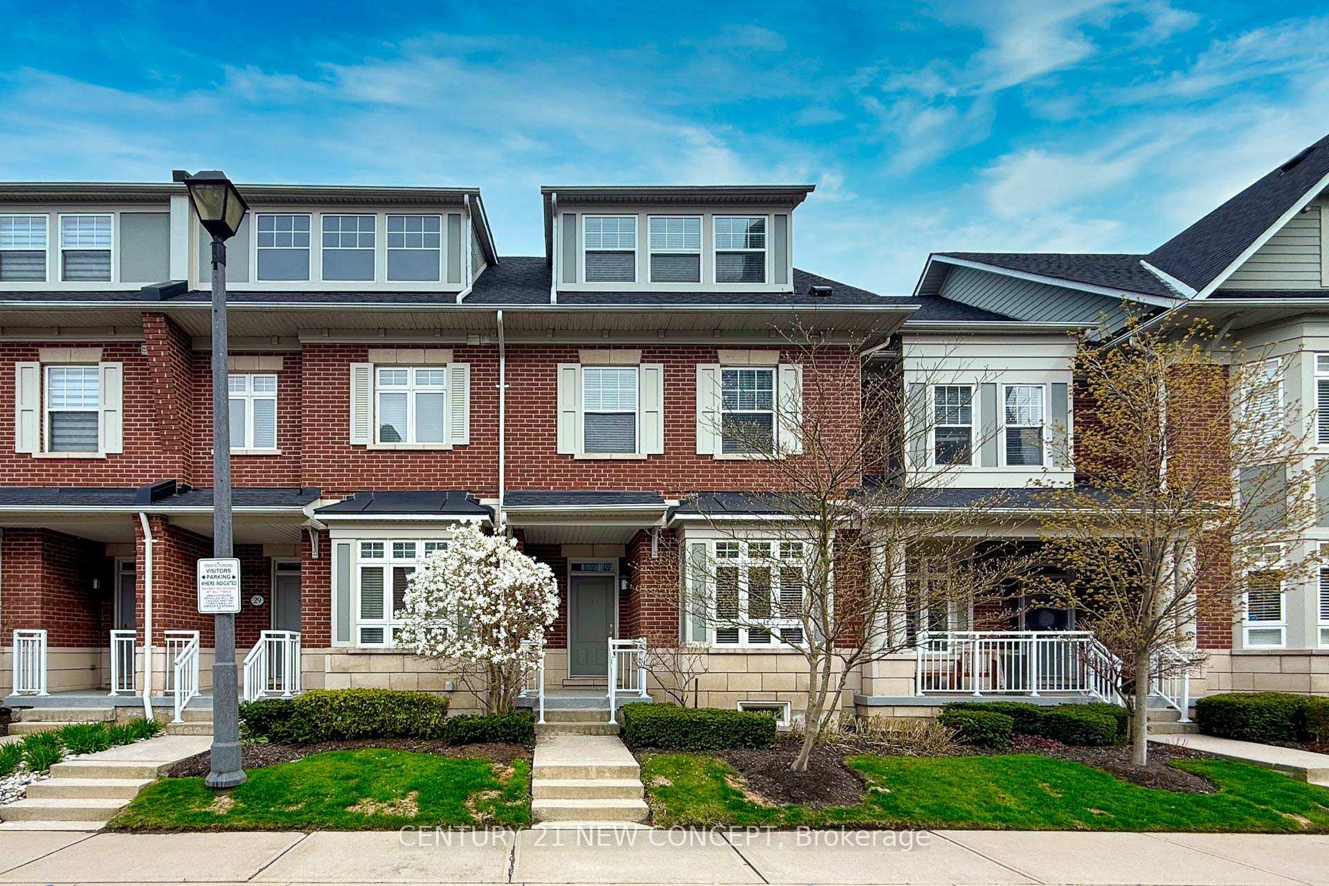 Property Photo: 31 Compass Way ON L5G 4T8