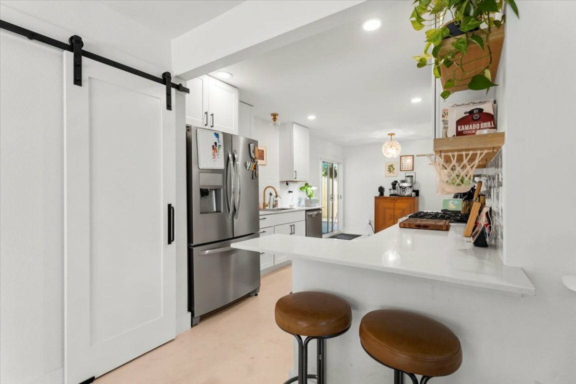 Property Photo: 3207 Oak Alley TX 78745