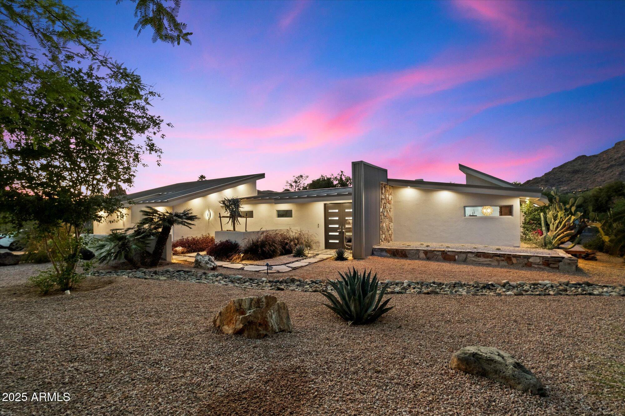 Property Photo: 6417 N 52nd Place AZ 85253