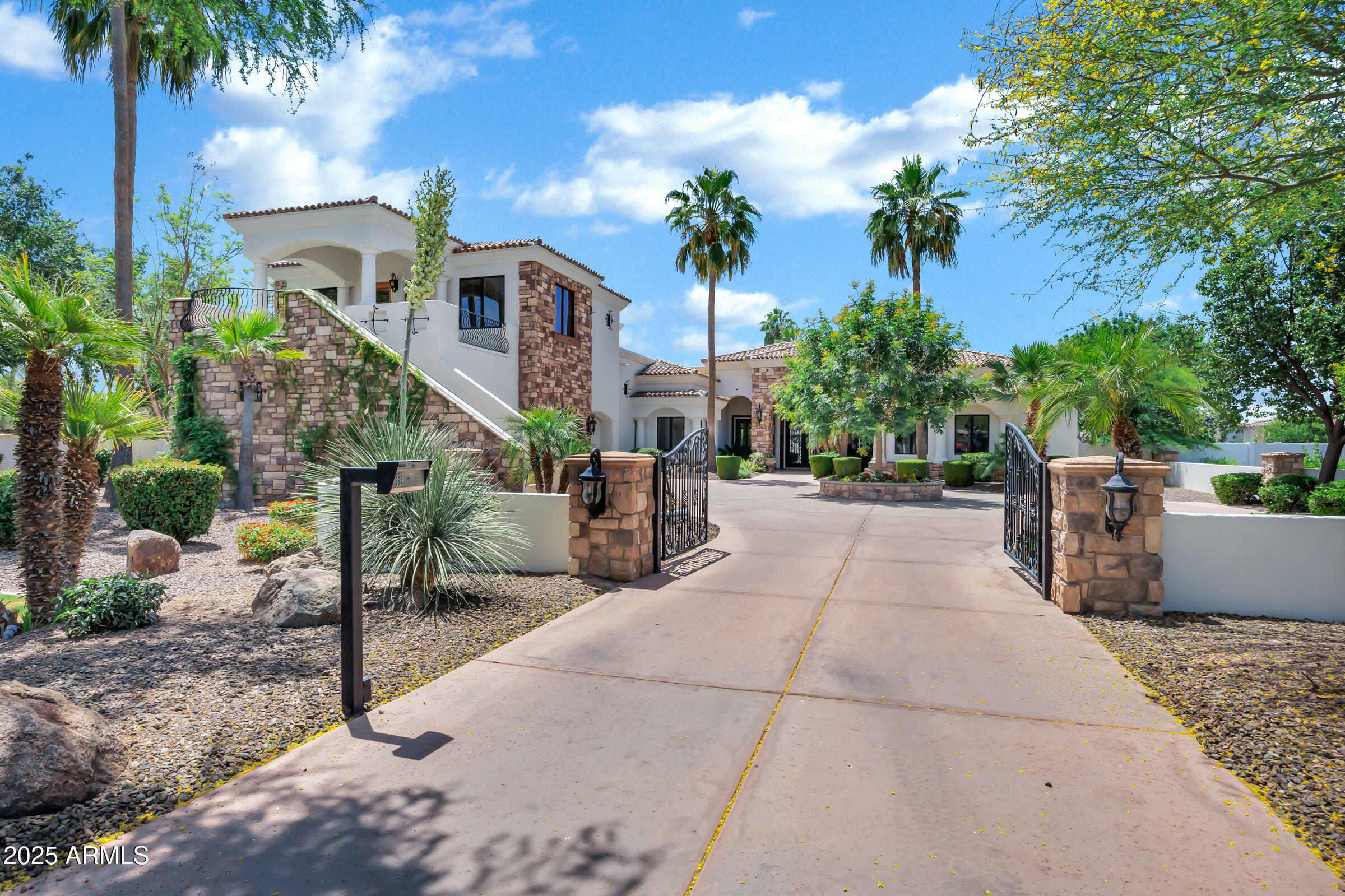 Property Photo: 2527 E Beechnut Court AZ 85249