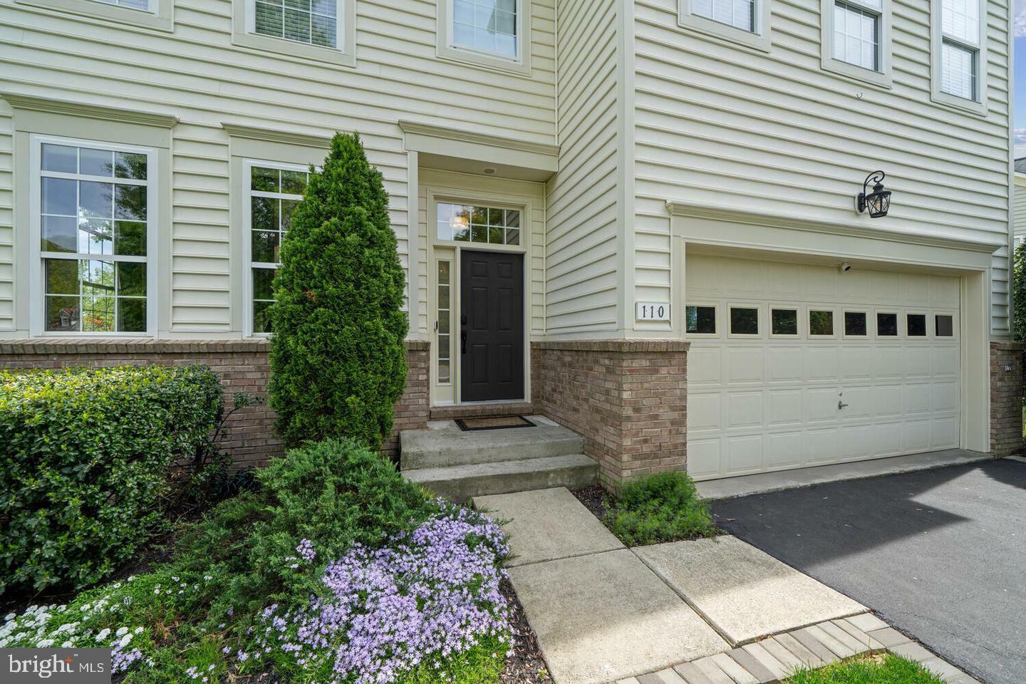 Property Photo: 110 Rosebrook Court NW VA 20176
