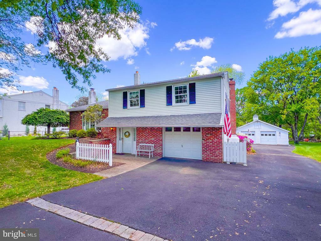 Property Photo: 51 W Patricia Road PA 18966