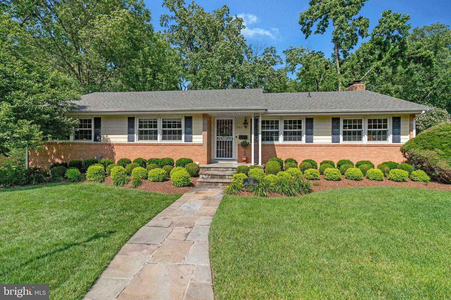 Property Photo: 7123 Park Terrace Drive VA 22307
