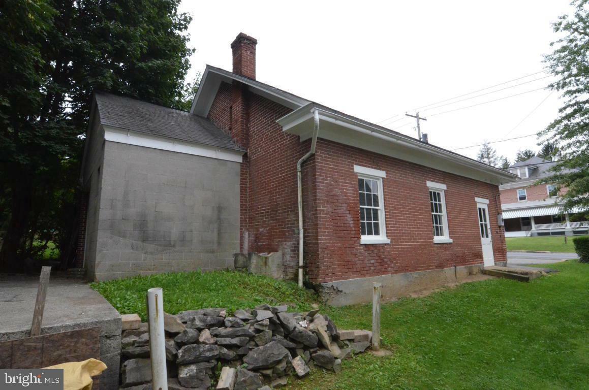 Property Photo: 1709 Lampeter Road PA 17602