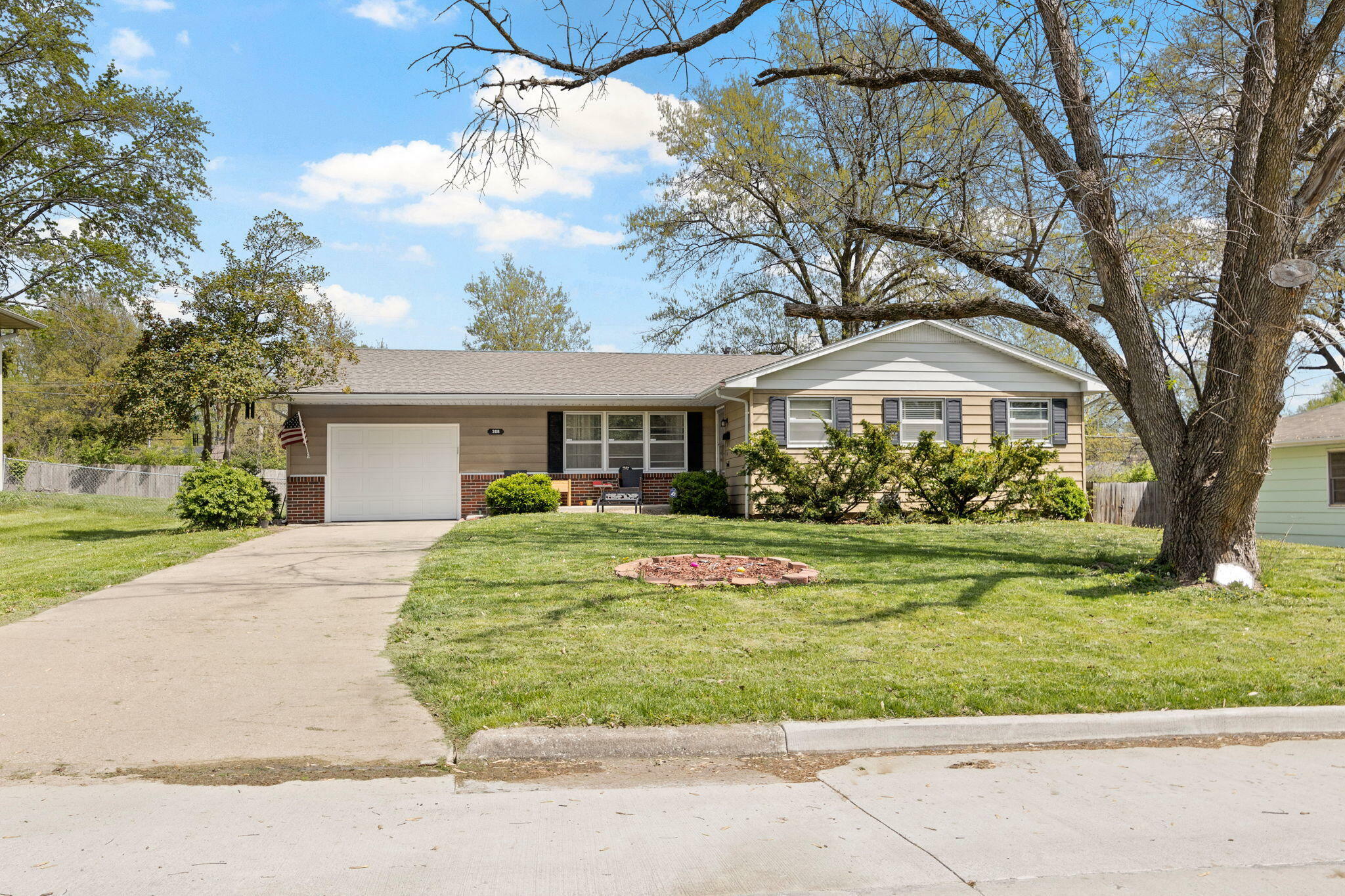 Property Photo: 208 Bourn Ave MO 65203