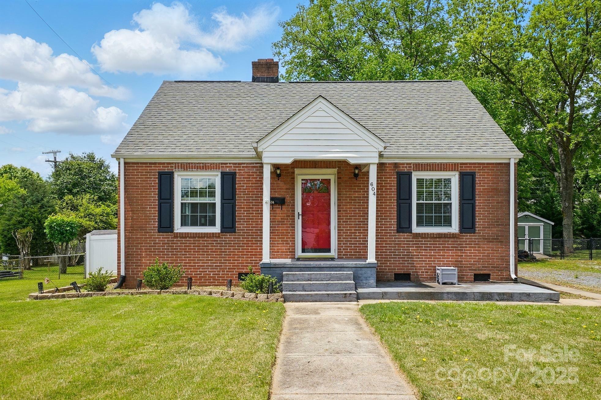 Property Photo: 604 Meadowbrook Road NC 28086