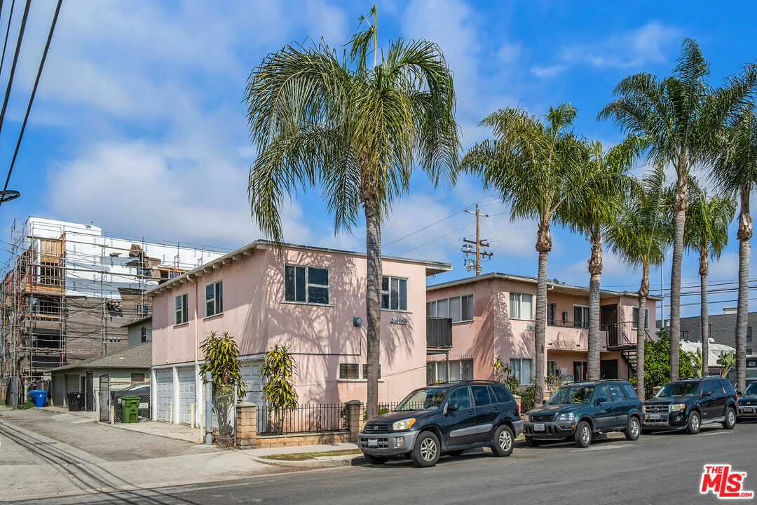 Property Photo: 11887 Jefferson Blvd CA 90230