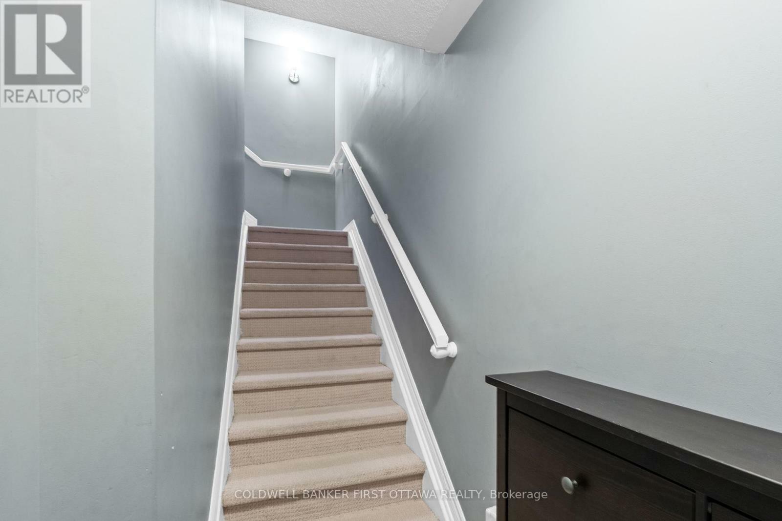 Property Photo: 122 Lindenshade Drive B ON K2J 5R5