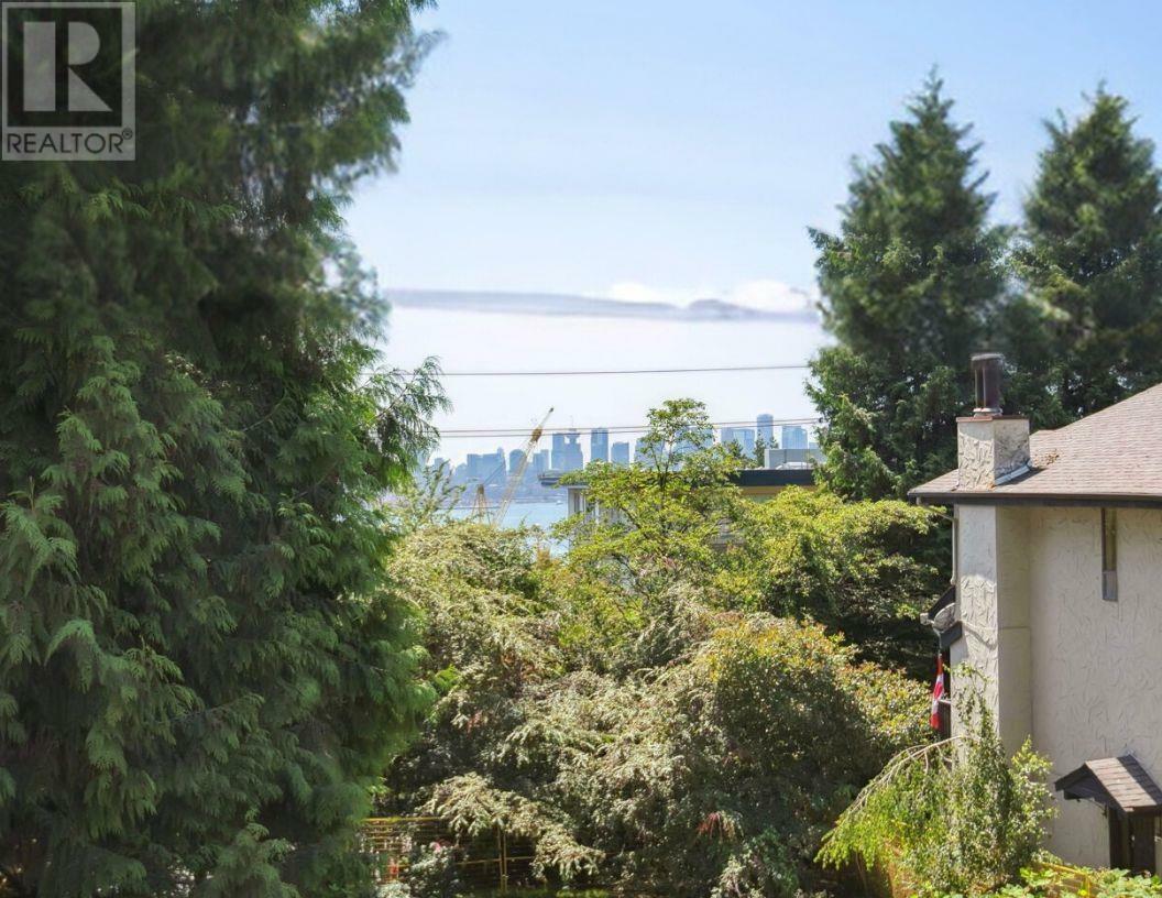 Property Photo: 249 East 4th Street 11 BC V7L 1J1