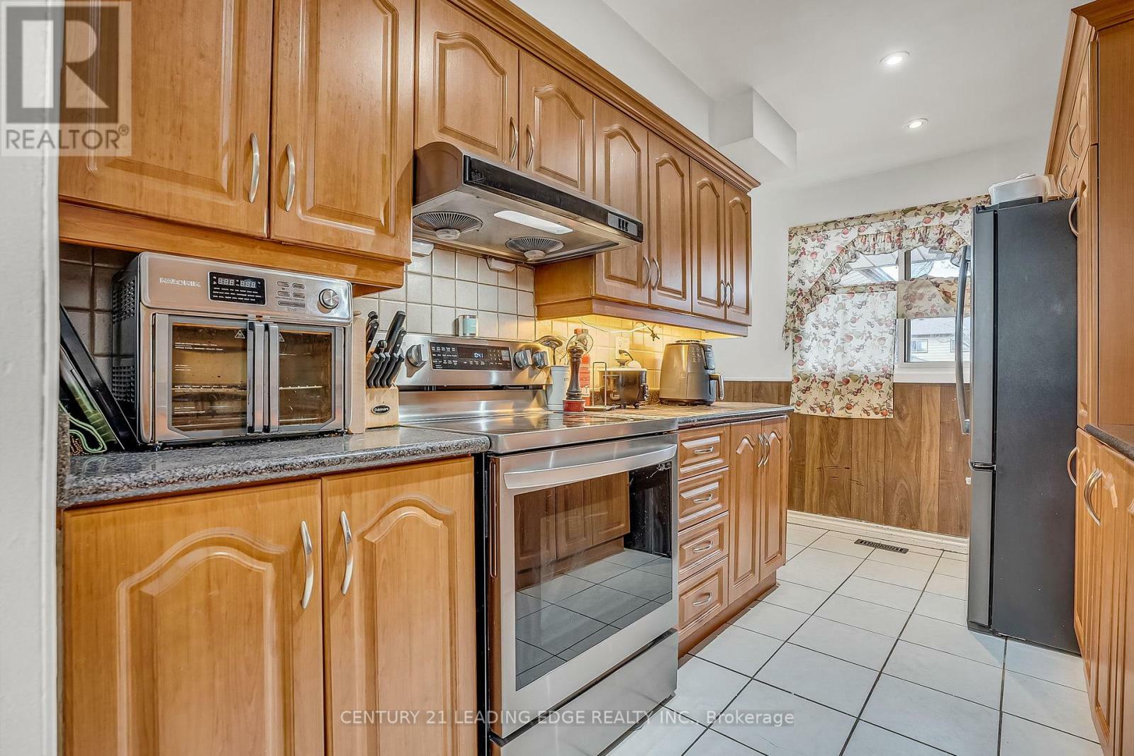 Property Photo: 27 Bradstone Square ON M1B 1W1