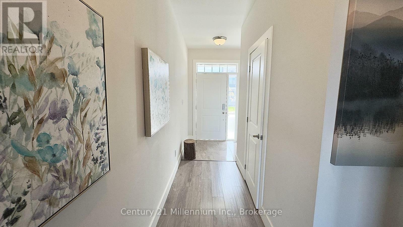 Photo de la propriété: 142 Red Pine Street ON L9Y 0Z3