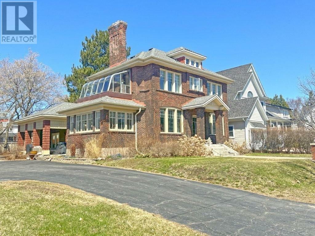 Property Photo: 124 Summit Ave ON P7B 3P1