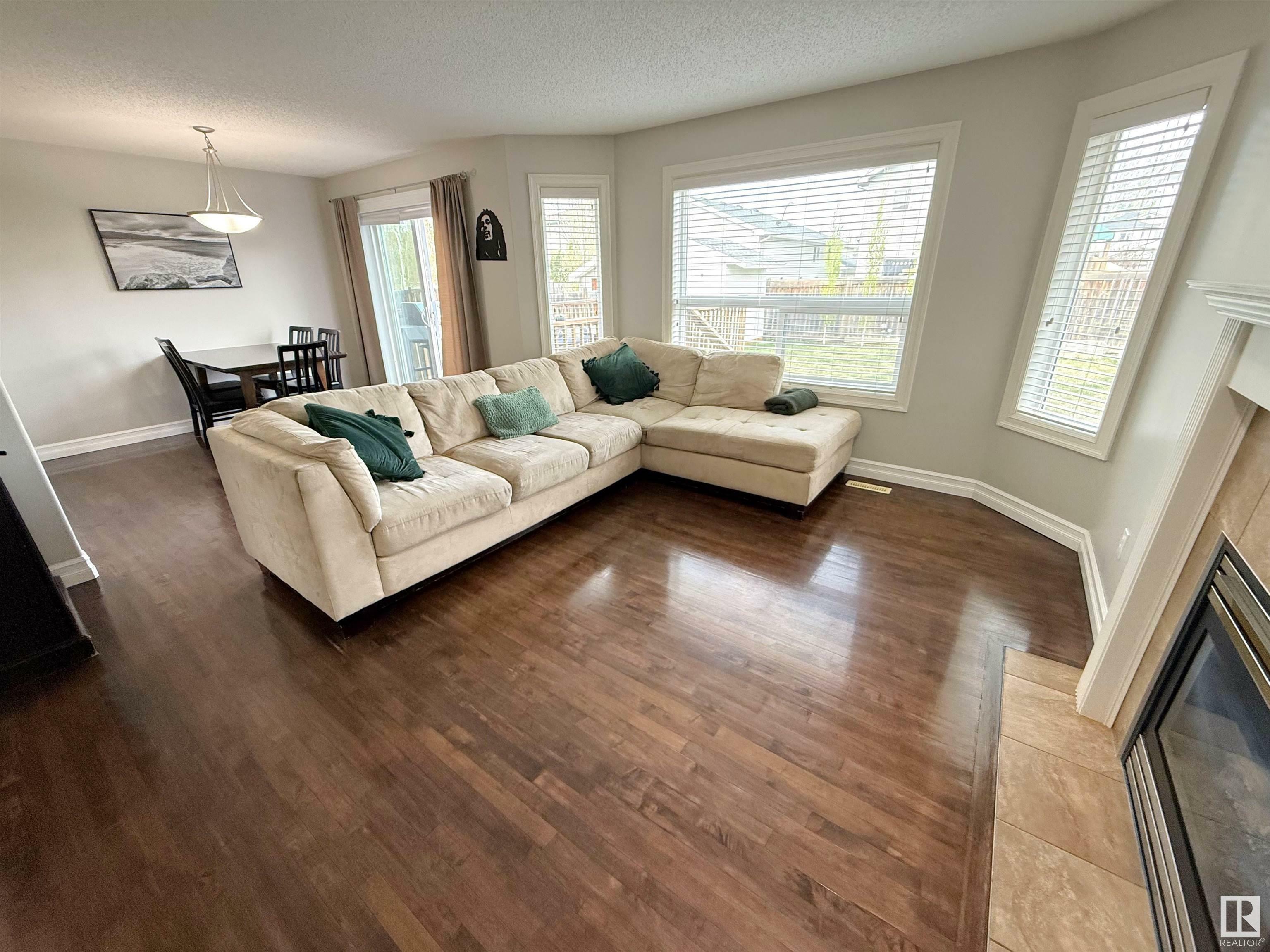 Property Photo: 14 Spring Grove Crescent AB T7X 0E7