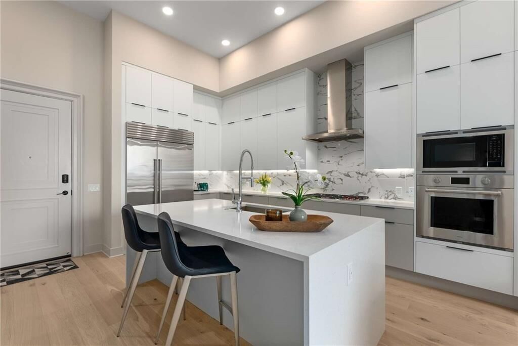 Property Photo:  40 12th Street NE 803  GA 30309 
