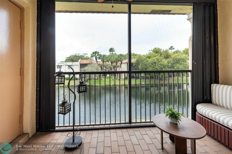 Property Photo: 398 Lakeview Dr 202 FL 33326