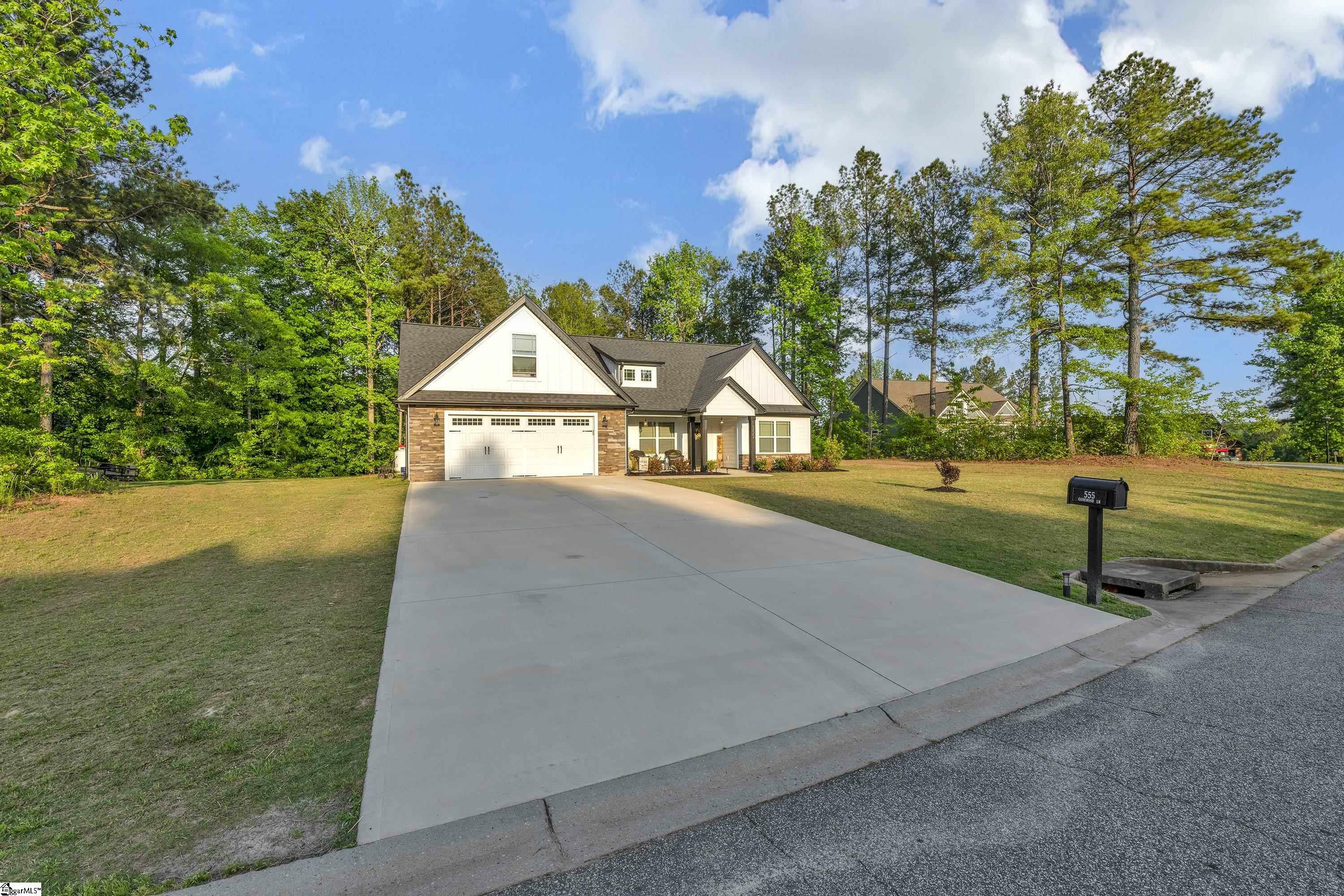 Property Photo: 555 Canewood Lane SC 29322