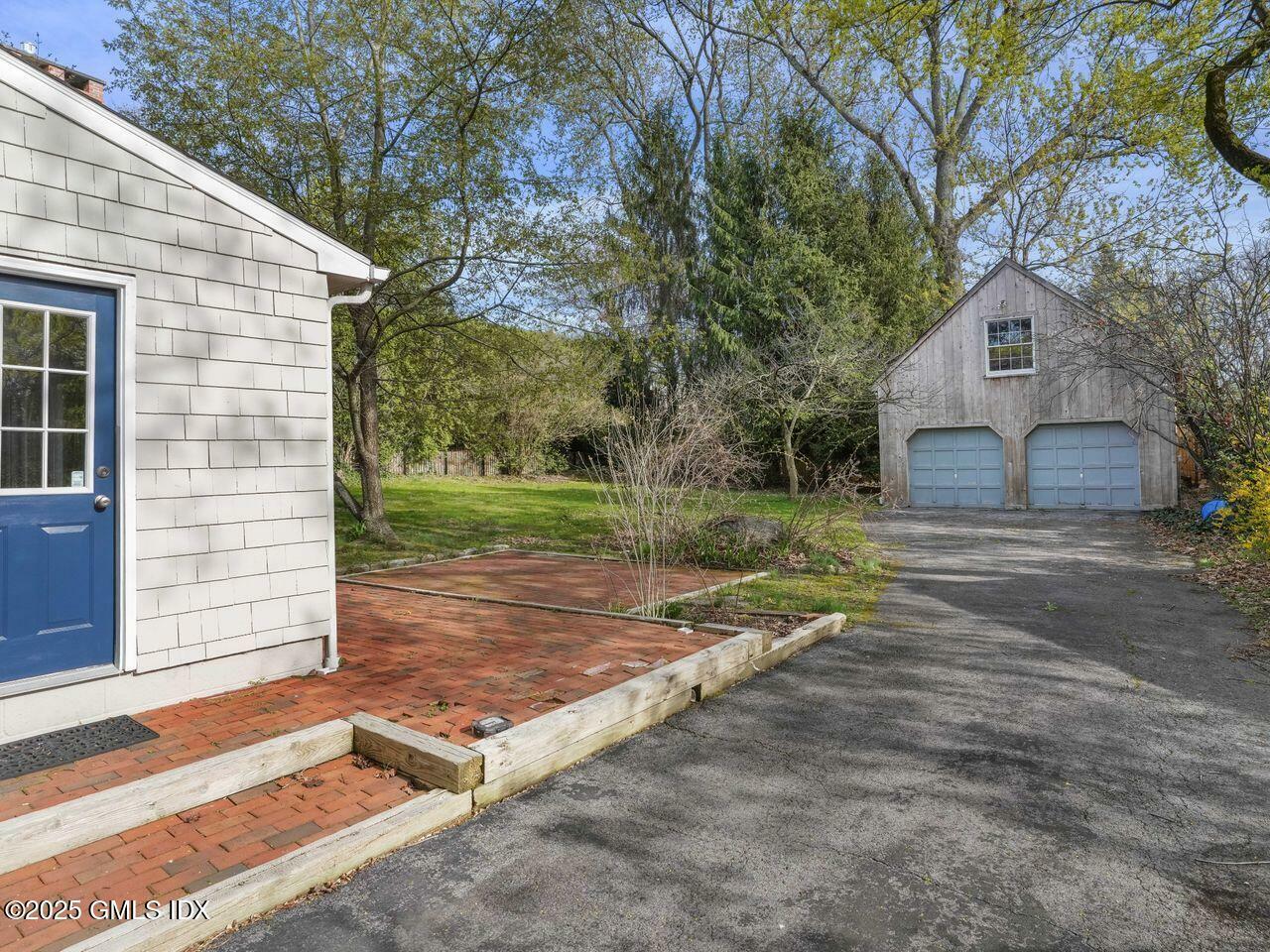 Property Photo: 8 Cherry Lane CT 06870