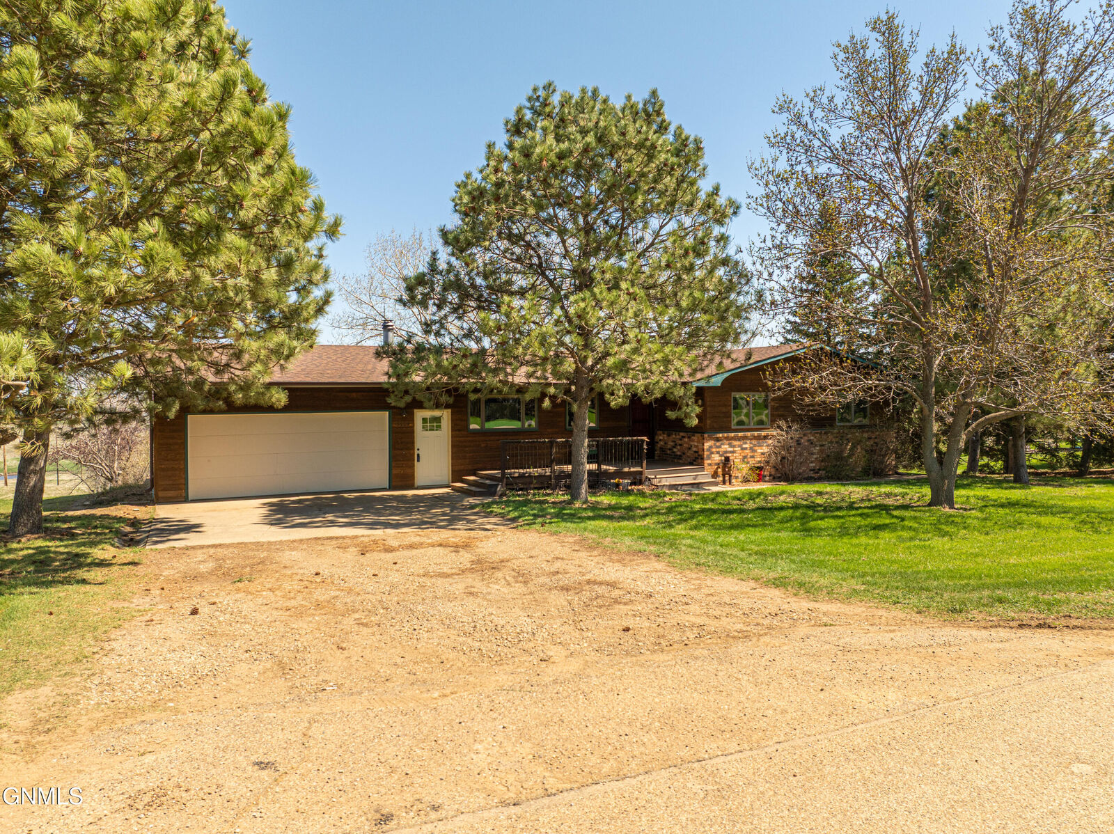 Property Photo: 5104 Highland Road NW ND 58554