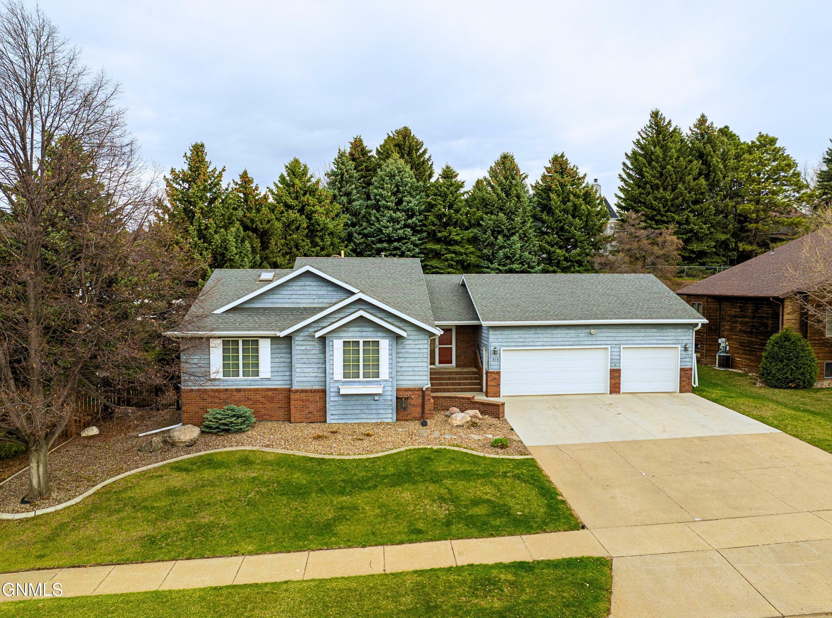 Property Photo: 314 Aspen Avenue ND 58503