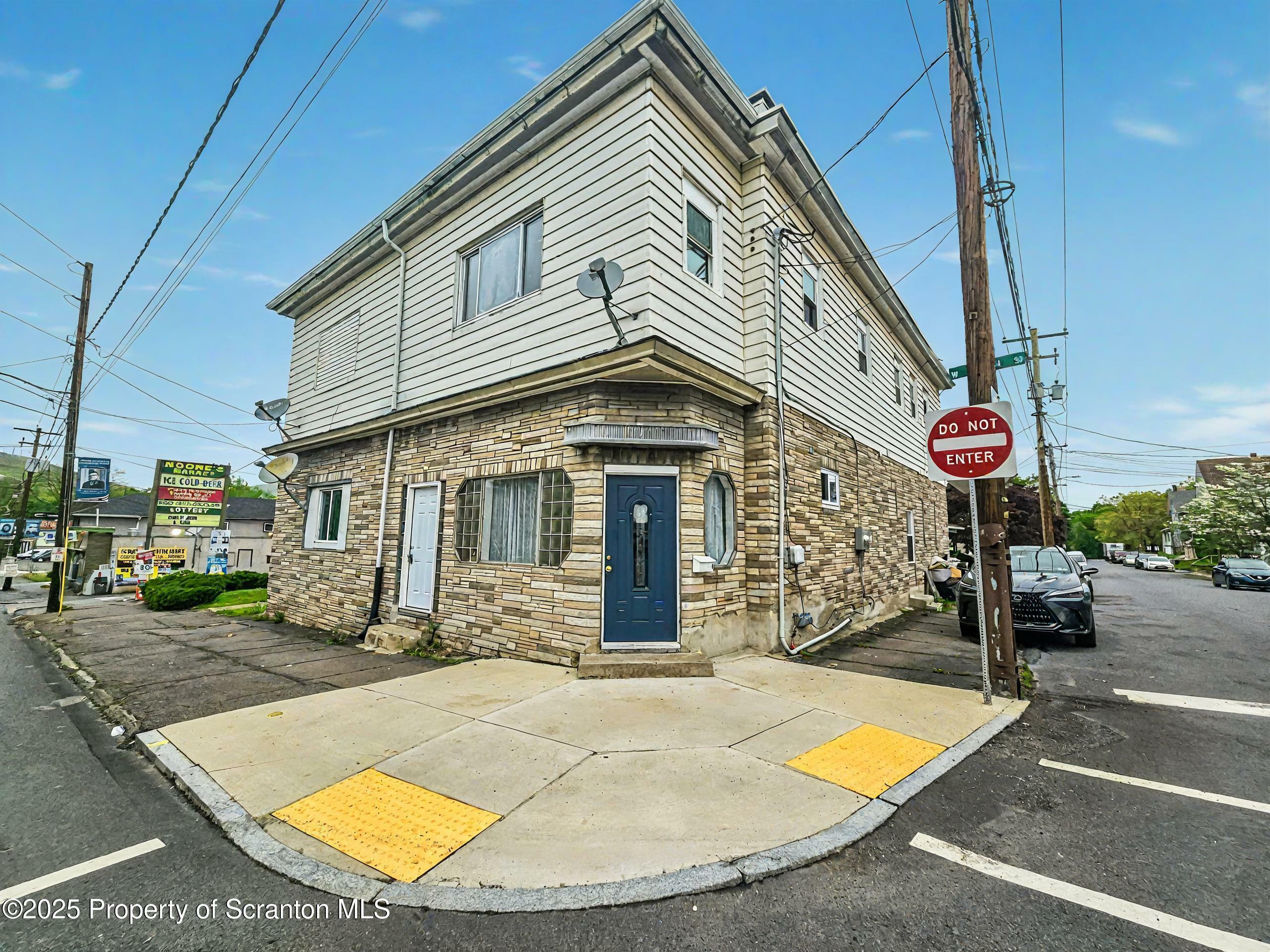 Property Photo: 400 W Market Street PA 18508