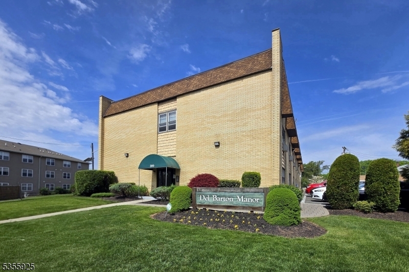 Property Photo: 300 W Munsell Ave Aa4 NJ 07036