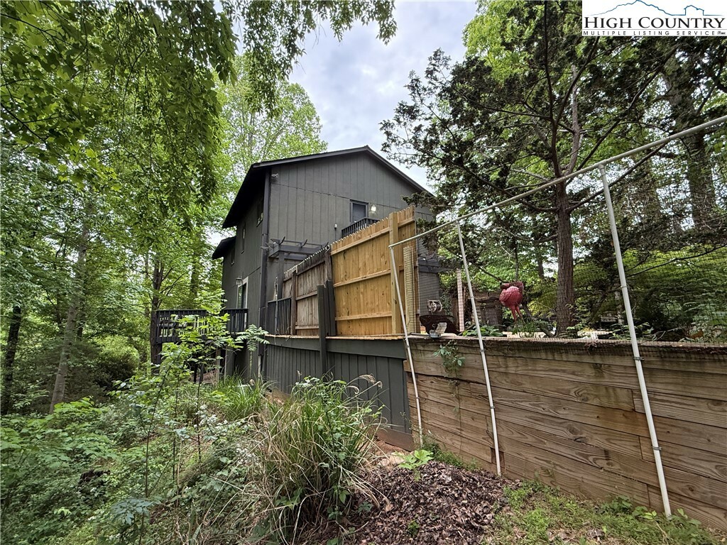 Property Photo:  1507 Ridgewood Drive  NC 28697 