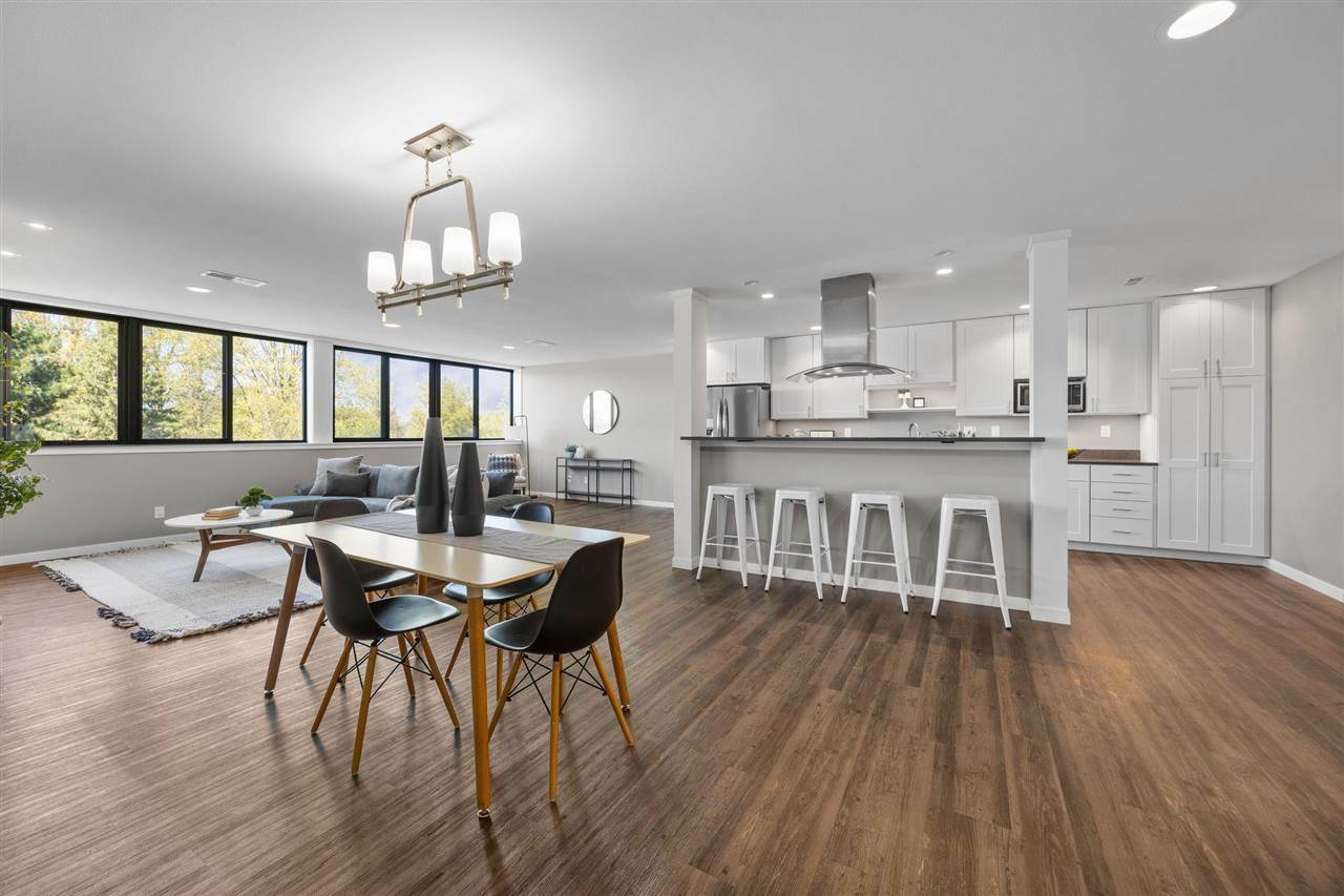 Property Photo: 820 Club House 3F IA 52317