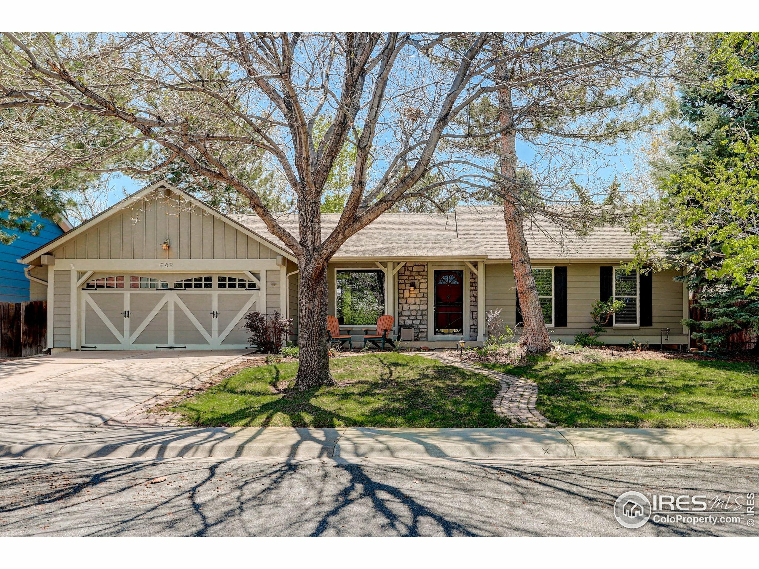 Property Photo: 642 W Chestnut Ct CO 80027