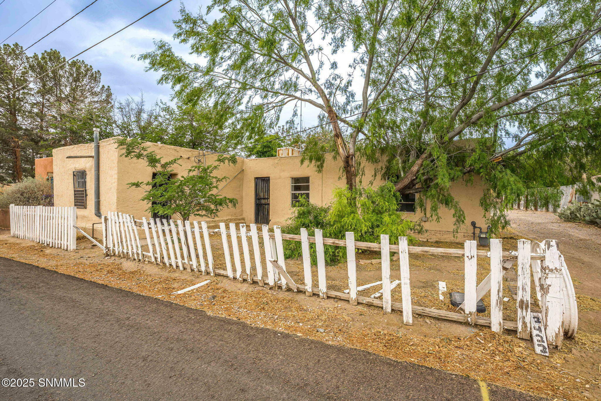 Property Photo: 2422 Calle De Santiago NM 88046