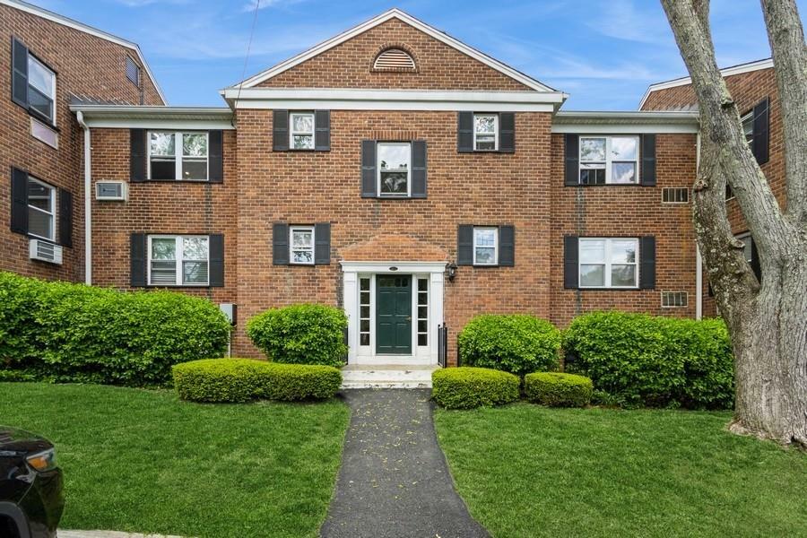 Property Photo: 133 S Highland Avenue Avenue 2-A5 NY 10562